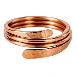 Anillo de Dedo Ajustable de Cobre Puro Sólido con Espiral Abierta y Extremos Aplanados Martillados a Mano - Product Image 1