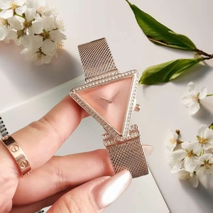 Montre de luxe triangulaire à quartz pour femme, bracelet en crocodile, garniture diamantée, boîtier en alliage, cadran en verre, mode quotidienne, vente en gros - Product Image 2