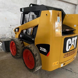 Chargeuse compacte sur pneus Caterpillar 252B d'occasion d'origine japonaise, capacité nominale de 2 tonnes, pour la construction - Product Image 3