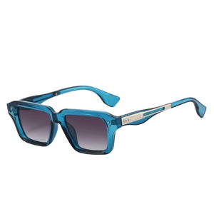 Gafas de Sol de Moda Europea y Americana 2025, Lentes con Marco Cuadrado de Metal y Protección UV400 - Product Image 4