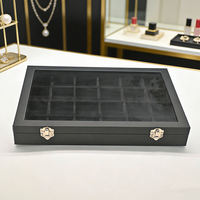 Grande boîte à dés en velours à 24 compartiments avec fenêtre transparente, étui de rangement pour dés polyédriques DND, organisateur de dés de jeu de table en gros pour collection