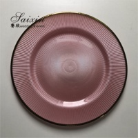 Vente en gros d'assiettes de présentation de luxe à rayures roses et bords dorés pour mariages, hôtels, plats de dîner personnalisables