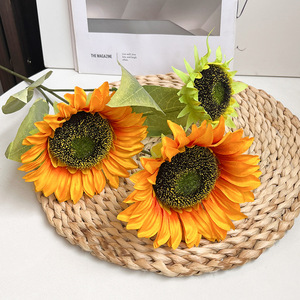 Girasoles Artificiales de 66 cm, Flor de Seda de Alta Simulación, Accesorios de Decoración para Bodas y Hogar - Product Image 1