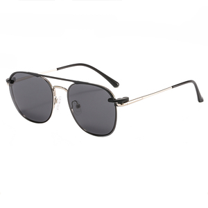 <span class=keywords><strong>Gafas</strong></span> <span class=keywords><strong>de</strong></span> <span class=keywords><strong>Sol</strong></span> <span class=keywords><strong>Vogue</strong></span> con Clip, Montura <span class=keywords><strong>de</strong></span> Acero Inoxidable Dorado <span class=keywords><strong>de</strong></span> Alta Calidad y Lentes <span class=keywords><strong>Polarizadas</strong></span> TAC - Product Image 6