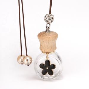 Échantillon gratuit Flacon <span class=keywords><strong>Parfum</strong></span> <span class=keywords><strong>Parfum</strong></span> de voiture Bouteilles suspendues Bouteille à bouchon en bois - Product Image 2