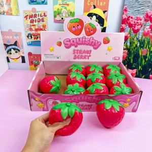 ของเล่นบีบสตรอว์เบอร์รี่คุณภาพสูง 12 ชิ้น/กล่อง ของเล่นบีบสตรอว์เบอร์รี่ PU โฟมคืนตัวช้า บรรเทาความเครียด - Product Image 1