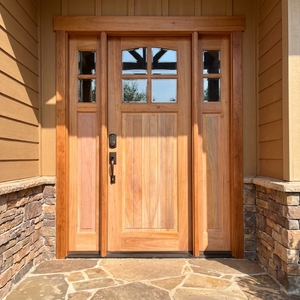Puerta de Entrada Principal Tradicional con Arco, Fabricada en Madera de Teca y Caoba Maciza, con 4 Paneles de Vidrio y Luces Laterales - Product Image 2
