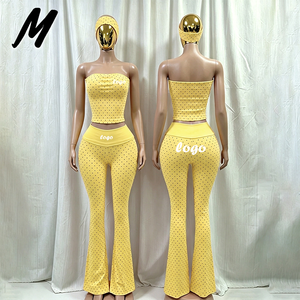 Set Due Pezzi alla Moda Y2K con Stampa a Pois, Logo Personalizzato, Top Senza Spalline, Pantaloni a Vita Alta e Gamba Larga, Elasticizzati - Product Image 3
