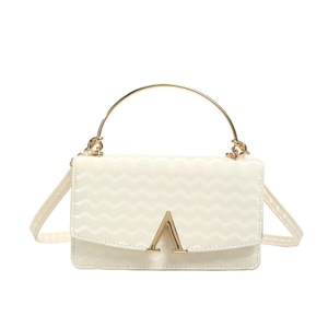 Sac à main tendance en PU haut de gamme pour <span class=keywords><strong>femme</strong></span> avec motif vague triangulaire inversé, sac à bandoulière décontracté et élégant pour le quotidien - Product Image 1