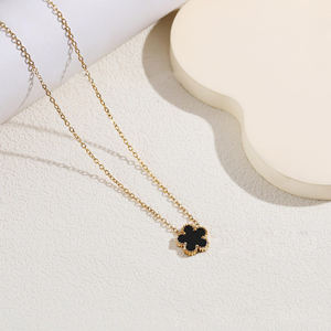 Collar de Acero Inoxidable Chapado en Oro de 18K con Flor de Trébol de Cinco Hojas de la Marca Five Leaf, Juego de Joyería con Aretes de Trébol de Cinco Hojas para Mujer - Product Image 6