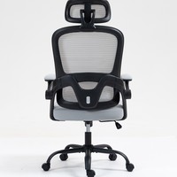 Chaise de bureau ergonomique en cuir à dossier haut avec appui-tête réglable, accoudoirs pliables, structure en bois, base 5 étoiles, design moderne et simple