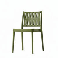 Chaises de salle à manger empilables en plastique durables à bas prix de Jietuo pour les hôtels, les cafés et les cuisines commerciales