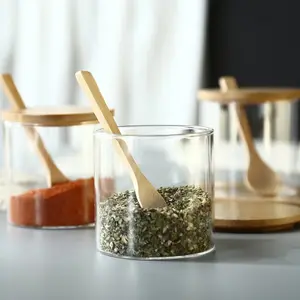 Wadah Penyimpanan Makanan Kaca Buatan Tangan untuk Aksesori Dapur Kaleng Bumbu Kaca Kustom Modern dengan Tutup Bambu