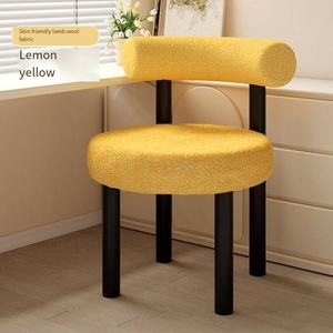 Bilido Silla moderna de tela de lana de cordero Silla de comedor tapizada redonda barata Sillón de salón Patas de metal negro desmontables - Product Image 4