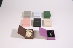 Caja de Joyería Magnética con Forma de Libro, Personalizable con Logotipo, Venta al Por Mayor, para Guardar Collares, Anillos y Aretes - Product Image 5