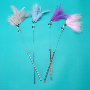 Le fabricant fournit de nouveaux jouets pour chats avec plumes, des jouets pour chats avec plumes colorées, des jouets d'auto-entretenissement et de divertissement. - Product Image 3