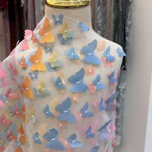 2026 nuevo estampado degradado Arco Iris degradado 3D mariposa bordado suave encaje tul <span class=keywords><strong>tela</strong></span> poliéster <span class=keywords><strong>tela</strong></span> para vestidos de novia de ensueño - Product Image 1