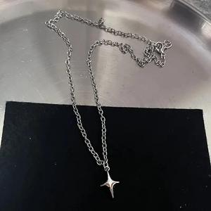 <span class=keywords><strong>Collana</strong></span> <span class=keywords><strong>con</strong></span> <span class=keywords><strong>Ciondolo</strong></span> Retrò Gotico a Forma di Cuore, Stella e Denti <span class=keywords><strong>con</strong></span> Geometria Irregolare per Uomo e Donna, Gioielli Punk in Metallo alla Moda - Product Image 6