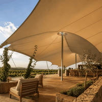 Tente extensible paysagère à installation rapide avec canaux d'éclairage LED pour réceptions en vignoble