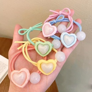 Élastique à cheveux en forme de cœur perlé style coréen pour filles, accessoire décontracté en résine plastique avec nœud - Product Image 1