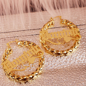 <span class=keywords><strong>Orecchini</strong></span> a Cerchio Personalizzati in <span class=keywords><strong>Acciaio</strong></span> Inossidabile Placcato Oro 18K con Nome e Cuore Intrecciato per Donne e Ragazze - Product Image 2