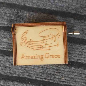 Caja de Música de Madera con Manivela, Diseño Religioso, Regalo Promocional, Stock de Fábrica - Product Image 3