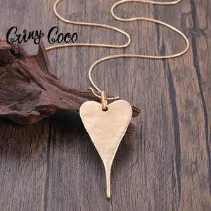 New Hot Selling Exquisite Heart shaped Pendant Long Fashion Women's Autumn and Winter Pairing Metal Sweater Necklace Wholesale