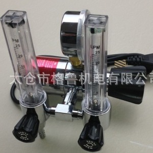 เกจวัดแรงดันปรับได้แบบสองทิศทางสำหรับ CO2 และอาร์กอน 0.35 MPa สแตนเลสสตีล สองระดับ สำหรับควบคุมแรงดันก๊าซ - Product Image 1