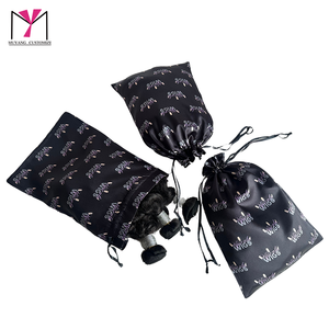 Nouveau produit MUYANG : Sac en satin noir avec logo complet, emballage cadeau en poly satin - Product Image 2