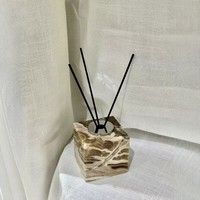 Diffuseur de parfum artisanal en marbre naturel carré STONEKOCC avec logo personnalisé, écologique, longue durée, élégant et minimaliste