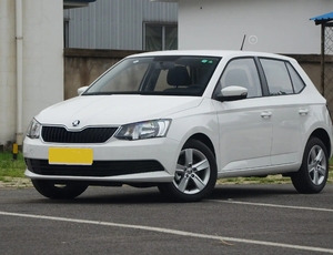 Voiture d'<span class=keywords><strong>occasion</strong></span> AUTHENTIQUE <span class=keywords><strong>Skoda</strong></span> <span class=keywords><strong>Fabia</strong></span> d'<span class=keywords><strong>occasion</strong></span> Prête à l'exportation Faible kilométrage Bon marché Haute qualité - Product Image 3