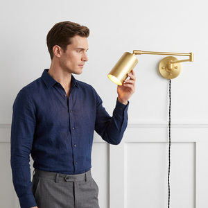 Lámpara de Pared Cilíndrica Moderna de Latón con Brazo Giratorio, Diseño Minimalista - Product Image 2