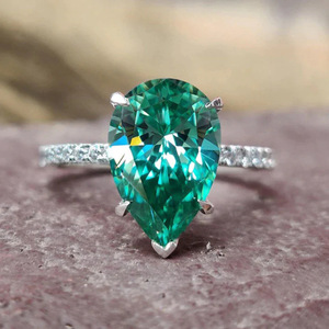 Anello dal Design a Goccia Elegante per Donne - Product Image 1