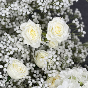 Chemin de table floral élégant en soie artificielle blanche réaliste avec gypsophile, fait main pour centres de table de mariage - Product Image 4