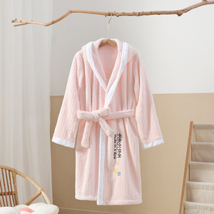 <span class=keywords><strong>Accappatoio</strong></span> per Bambini in Pile Corallo con Logo Ricamato, Multicolore, Caldo e Spesso, con Cappuccio - Product Image 2