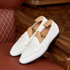 Nouvelles Chaussures Homme BaiHu A129 Faites à la Main, Grandes Tailles, pour Bureau et Carrière, Respirantes, Perforées, Antidérapantes, Légères, à Bout Renforcé - Product Image 2