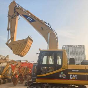 Excavatrice Cat 325BL d'occasion, 25 tonnes, 90% neuve, d'origine japonaise, avec certifications EPA et CE, pour travaux agricoles et terrassement, à prix abordable. - Product Image 3