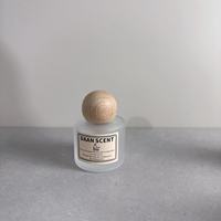 Diffuseur de parfum en verre miniature avec couvercle rond en bois, design personnalisé en gros, 50 ml, décoration de voiture, fournitures pour la maison