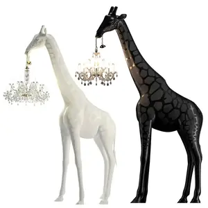 8.7Ft 13Ft 5.9Ft Forme animale Moderne plastiques renforcés de fibre de verre Girafe tenant Lustre pour Hall Salon
