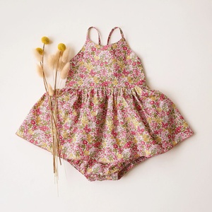Tutina con stampa floreale per bambine, da indossare ogni giorno in estate - Product Image 2