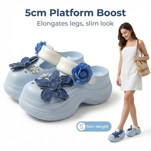 Chaussures à talons hauts pour femmes Yearning, design de fleurs bleues 3D de qualité supérieure, antidérapantes, respirantes, perforées, imperméables, pour l'intérieur et l'extérieur, 5 cm - Product Image 1