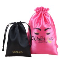 Sac à cordon en satin de soie recyclable avec pompon, logo personnalisé imprimé pour l'emballage de perruques de cheveux naturels et de mèches, idéal pour la vente au détail de marques.