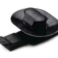 Attaches de câbles automobiles en nylon écologiques et faciles à appliquer, avec vis autotaraudeuses en plastique moulé par injection variées