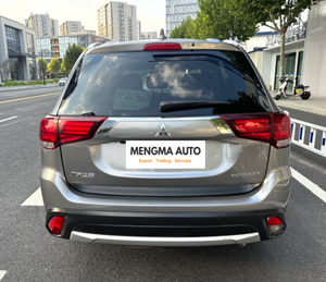 <span class=keywords><strong>Mitsubishi</strong></span> OUTLANDER 2018 SUV Usato con Sedili in Tessuto, Climatizzatore Adattivo, Tetto Panoramico, Guida a Sinistra, Pneumatici R18, Trazione Anteriore - Product Image 4