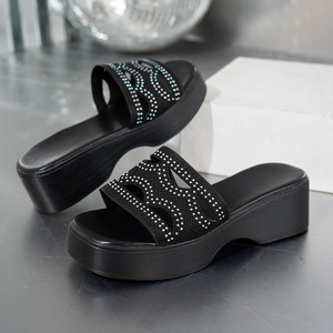 2025 été femmes à la mode et confortable queue <span class=keywords><strong>de</strong></span> poisson pente talon sandales grand diamant pantoufles nouveau Style - Product Image 6