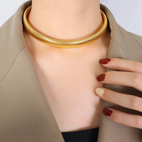 Collier de chaîne de serpent épais et large de conception exagérée, bijoux personnalisés plaqués or en acier inoxydable à la mode