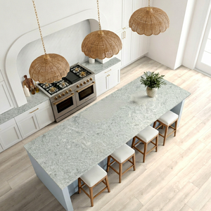Dalle de comptoir en granit Alpha White veiné poli, durable, pour îlot de cuisine, plan de travail moderne et décoratif en pierre pour usage hôtelier - Product Image 1