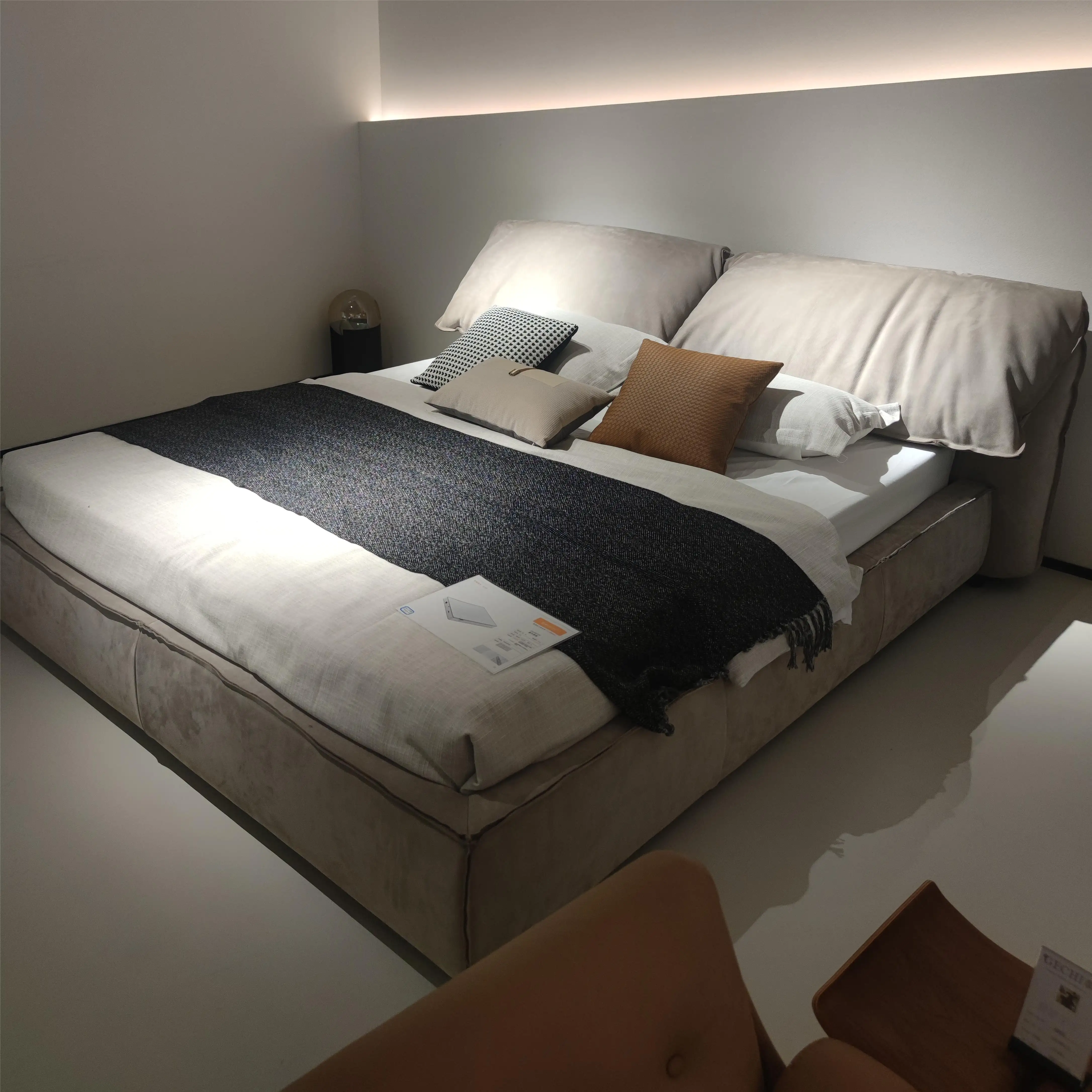 Italienischer Stoff King Size Schlafzimmer Designer Bett einfache Doppelbett Set Möbel Kingsize-Bett