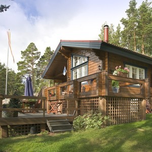 Cabane d'été traditionnelle en bois, une chambre, une salle de bain, bois traité sous pression naturel, montage facile, cabane extérieure - Product Image 1