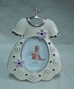 Cô bé váy trắng kem hình khung ảnh nhỏ - Product Image 1